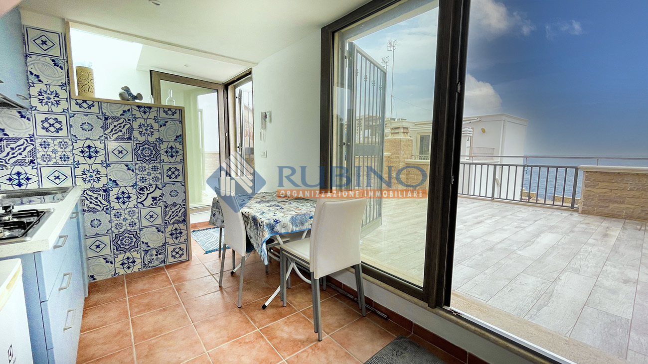 Casa indipendente fronte mare