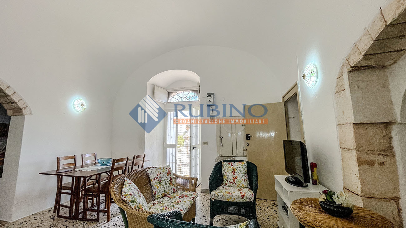 Ampia casa indipendente d'epoca