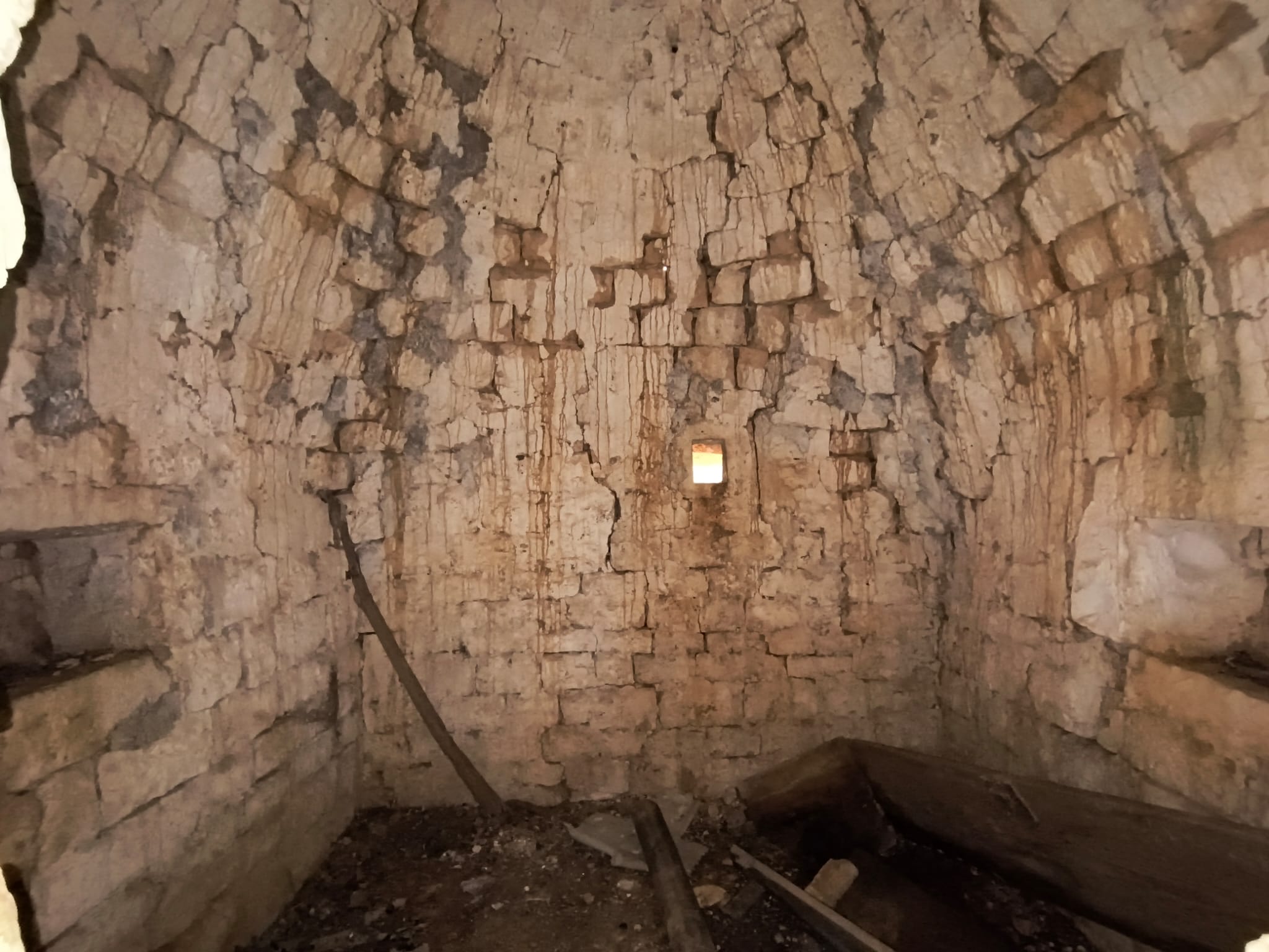 Trullo con terreno agricolo