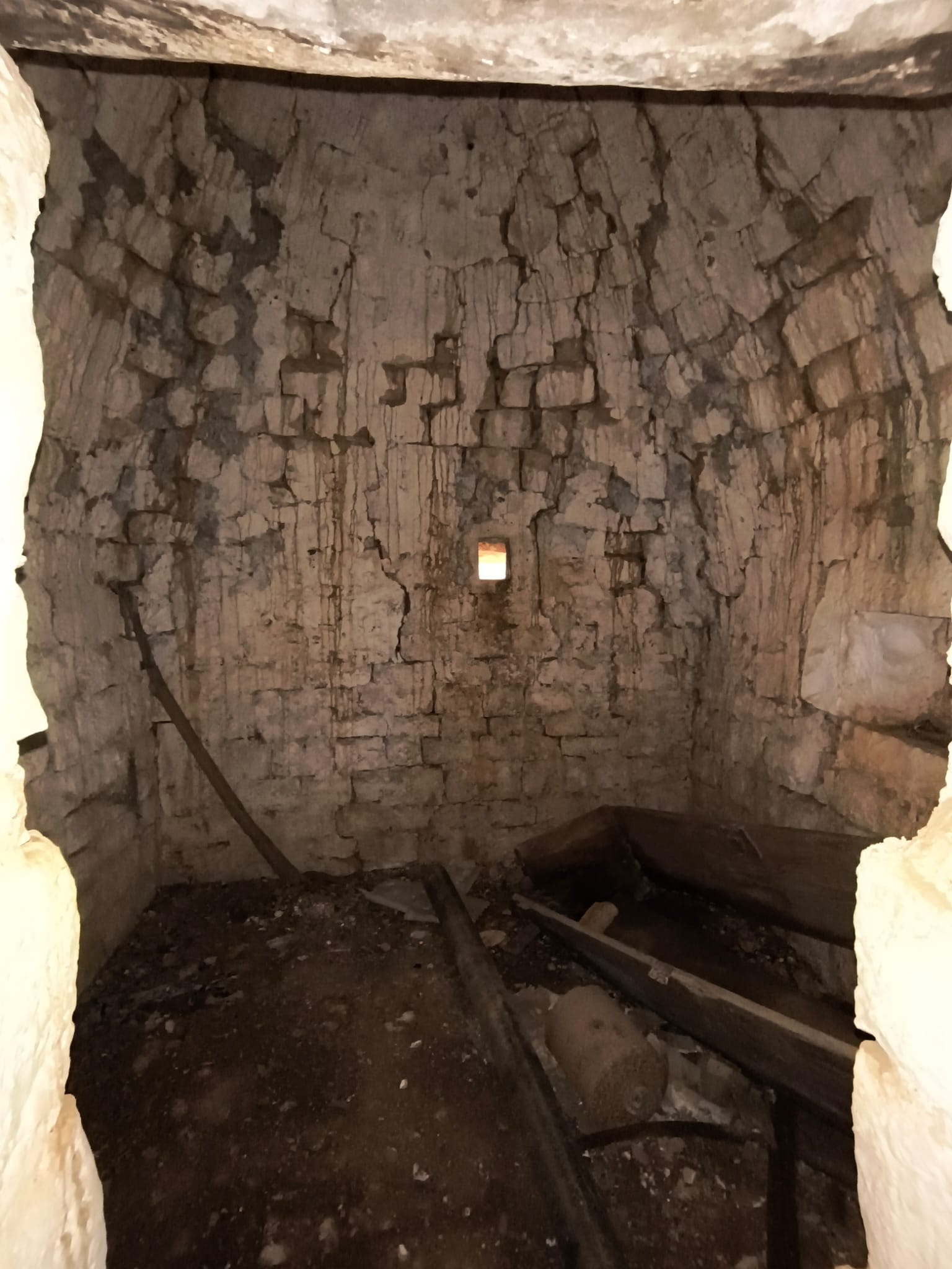 Trullo con terreno agricolo