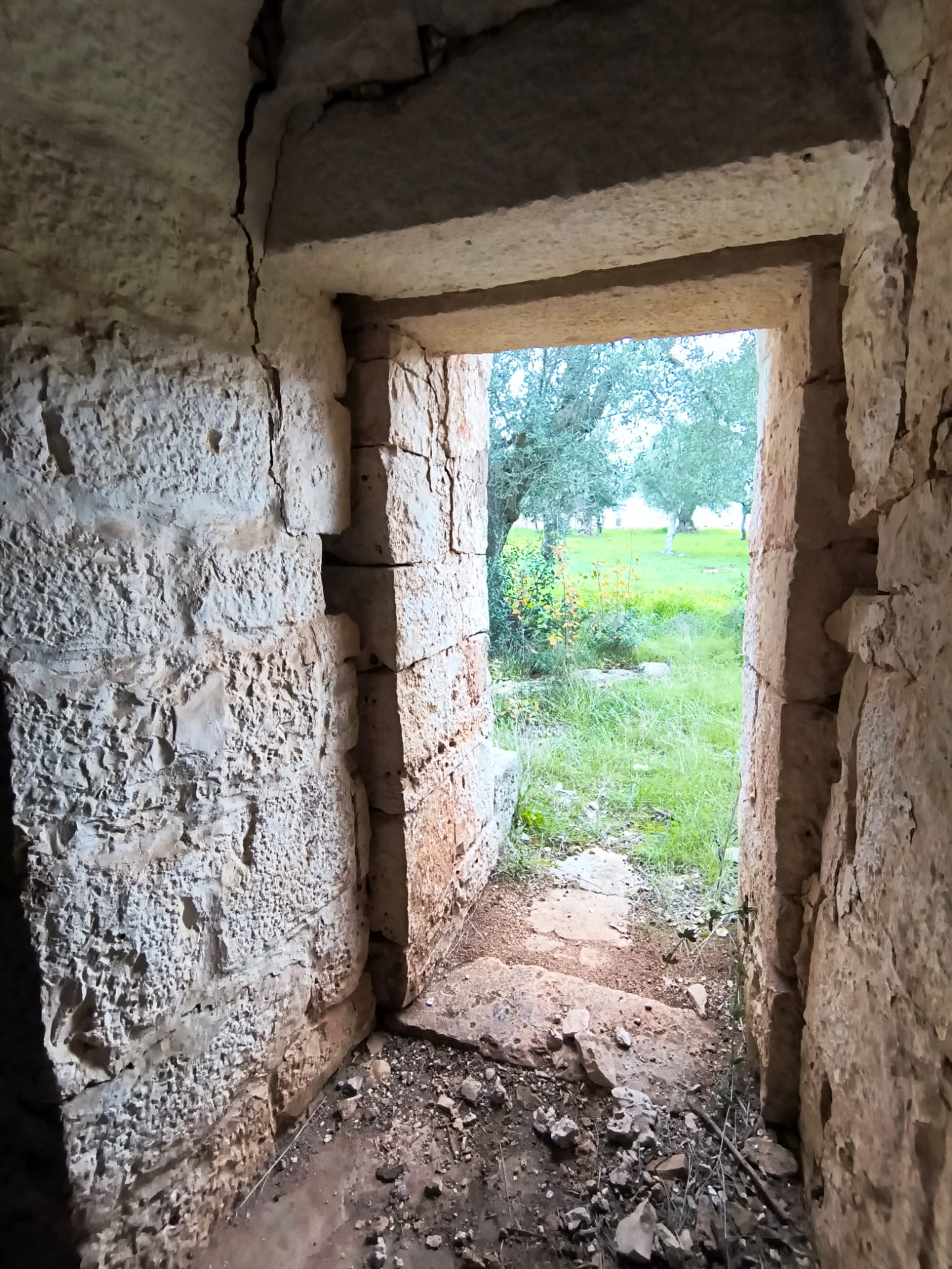 Trullo con terreno agricolo