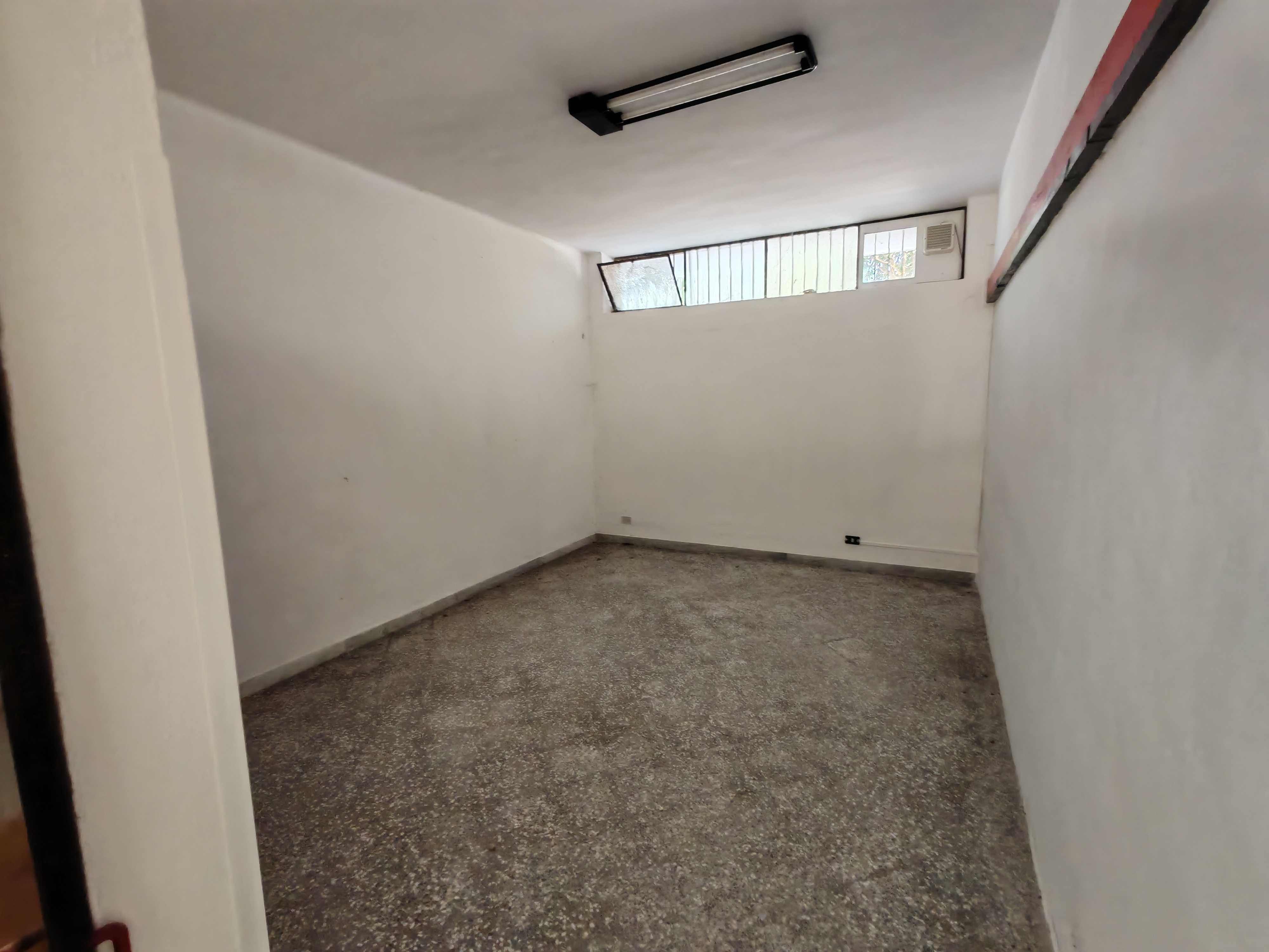 Ristrutturato quadrilocale con box auto e posto auto scoperto