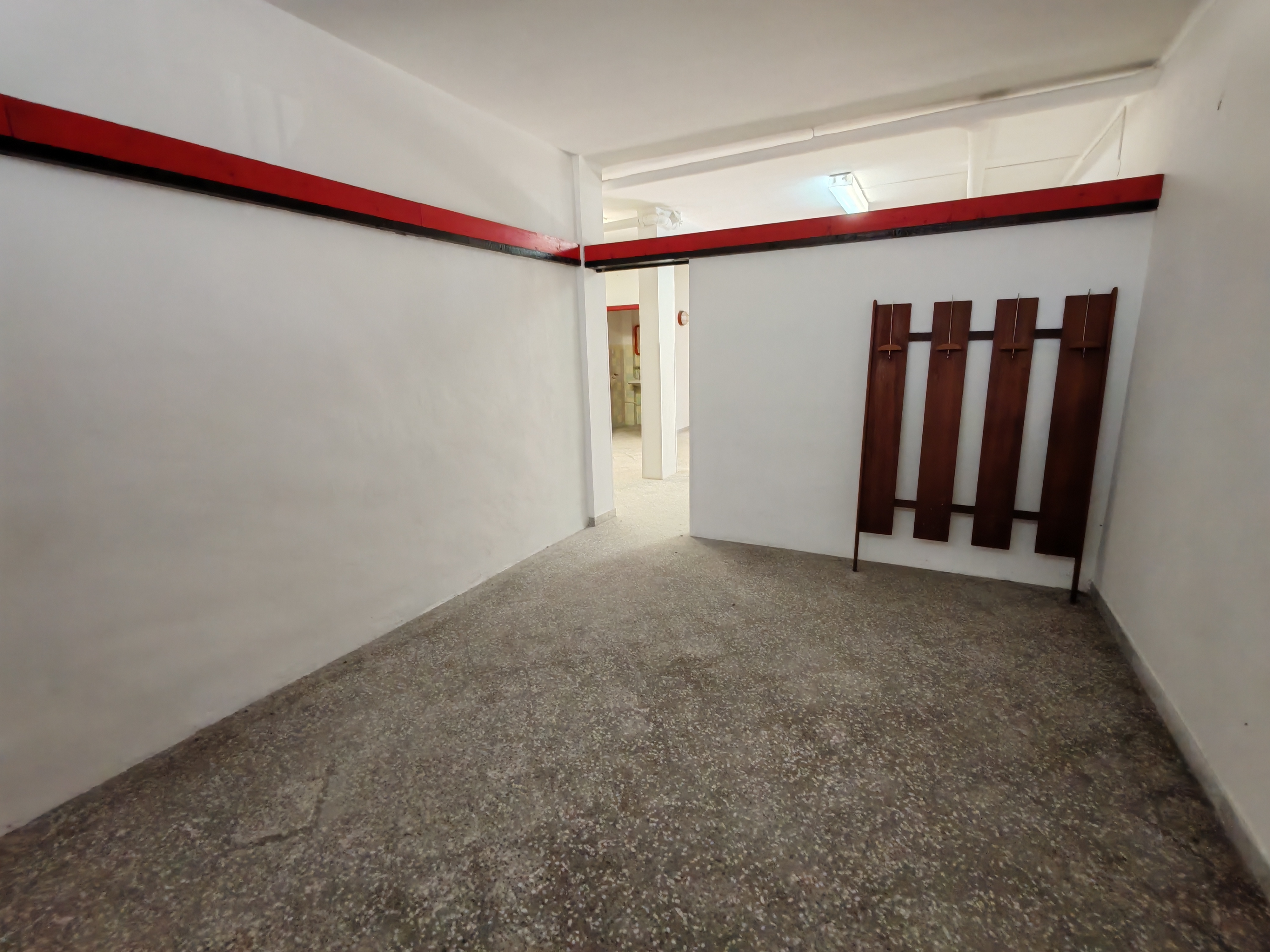Ristrutturato quadrilocale con box auto e posto auto scoperto