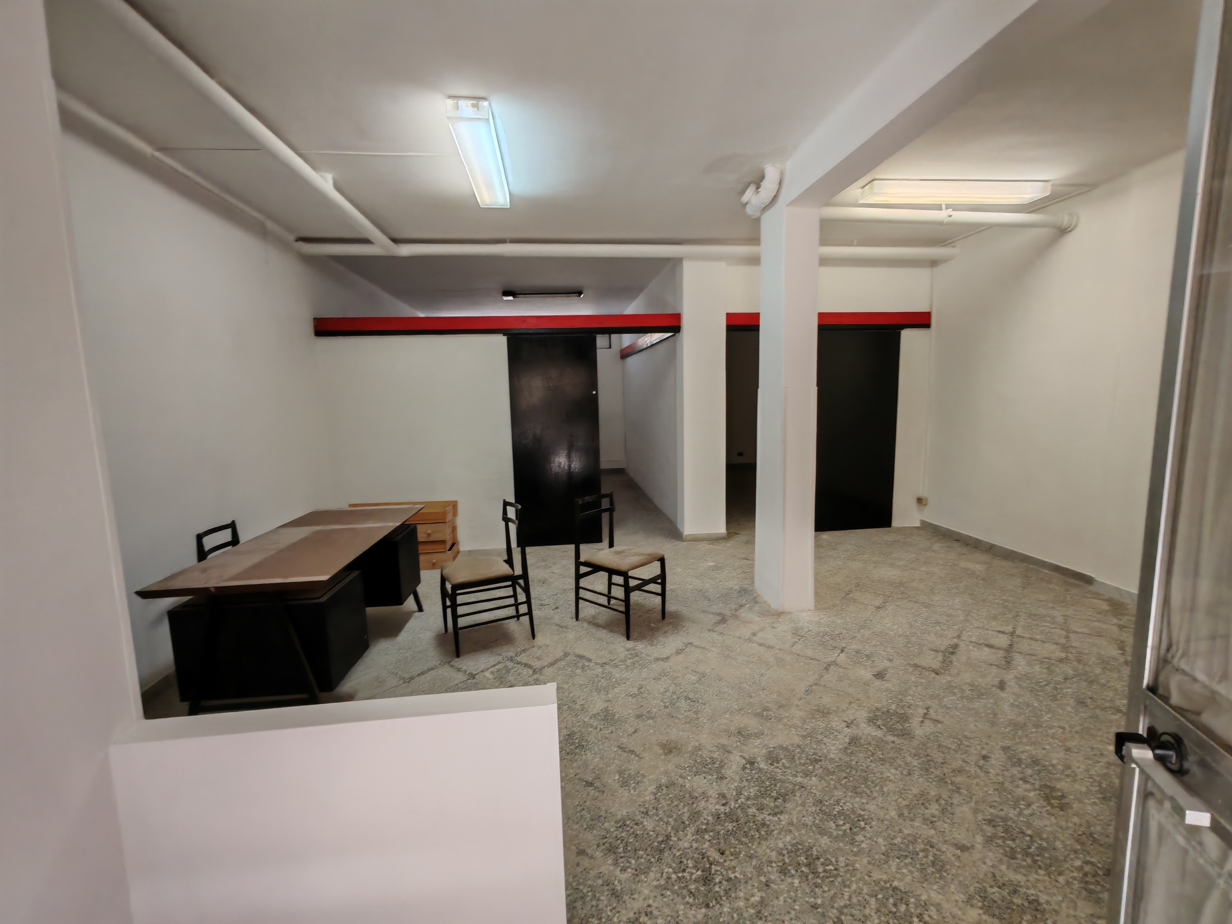 Ristrutturato quadrilocale con box auto e posto auto scoperto